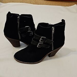 Dolce Vita Chunky Heel Black Distressed Suede  Bootie Buckle Accents Size 7.5